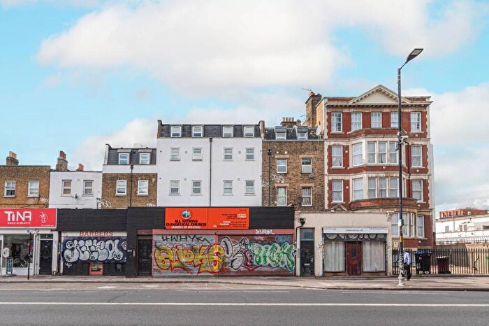 2 Bedroom Flat To Rent In Camberwell Road, Camberwell, London, SE5