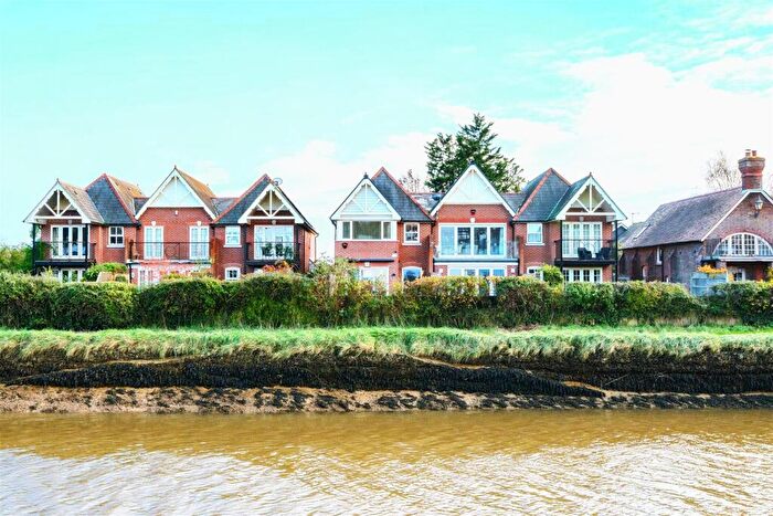 2 Bedroom End Of Terrace House For Sale In Fitzalan Road, Arundel, BN18