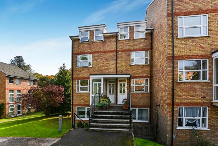 2 Bedroom Duplex For Sale In Lincoln Court, Berkhamsted, HP4