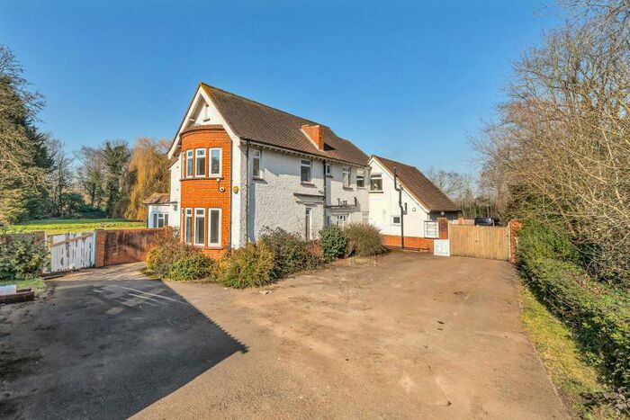 5 Bedroom Detached House To Rent In Chertsey, KT16
