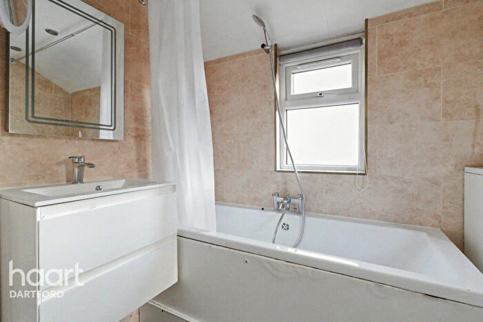 3 Bedroom End Of Terrace House To Rent In Mayplace Road East, Bexleyheath, DA7