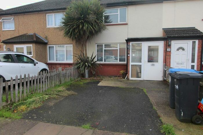 2 Bedroom Property To Rent In Stoneleigh Avenue, Enfield, EN1
