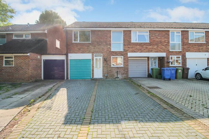 3 Bedroom Terraced House To Rent In Upton Close, Farnborough, GU14