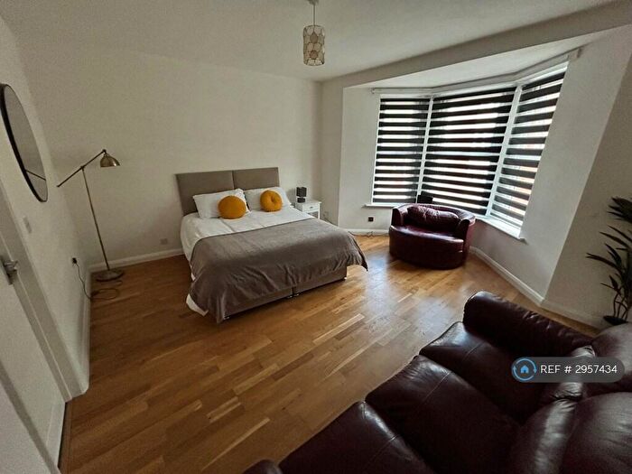 2 Bedroom Flat To Rent In Bromham Road, Bedford, MK40