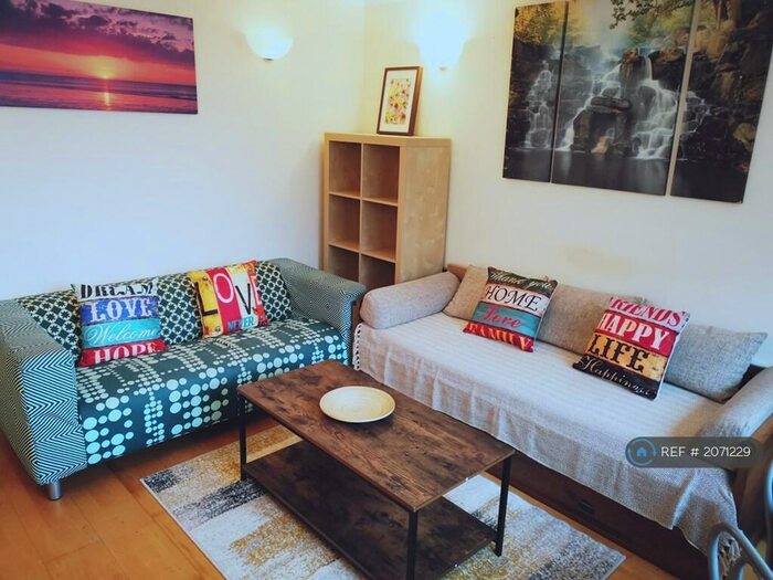 2 Bedroom Flat To Rent In Duckett Street, London, E1