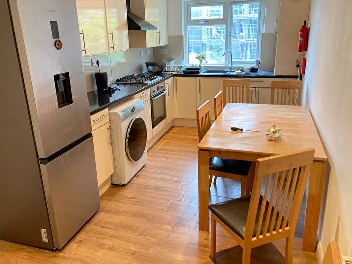 3 Bedroom Flat To Rent In Very Near Balfour Road Area, Acton, W3