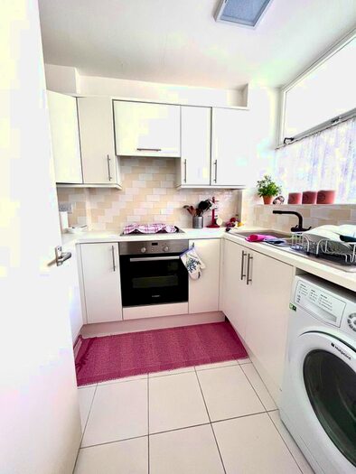 1 Bedroom Flat To Rent In Churchill Gardens, London, London, SW1V