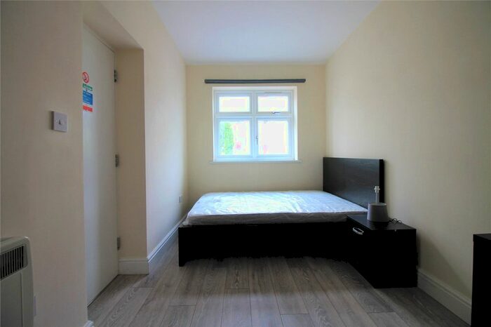 1 Bedroom Studio To Rent In Bideford Avenue, Perivale, Greenford, UB6