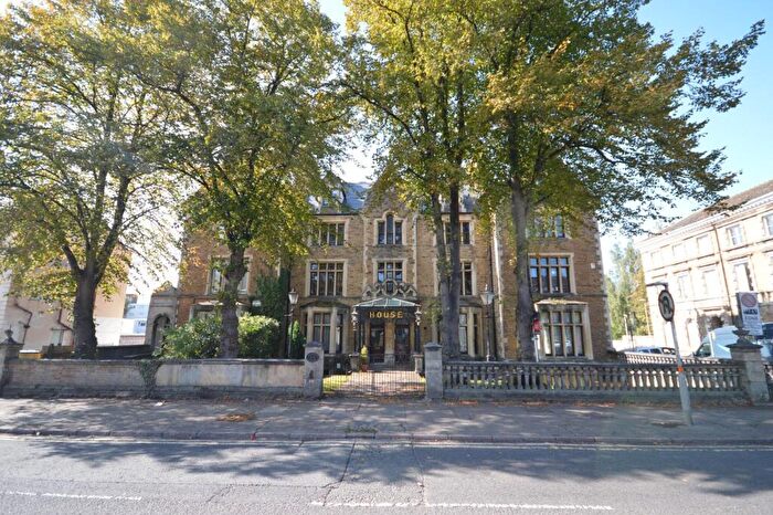 3 Bedroom Apartment For Sale In Leicester Parade, Barrack Road, Northampton, NN2