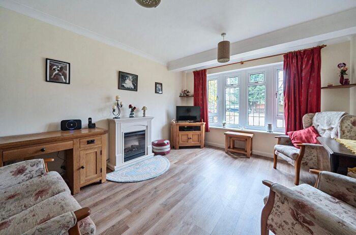 2 Bedroom Bungalow For Sale In Headley, Hampshire, GU35
