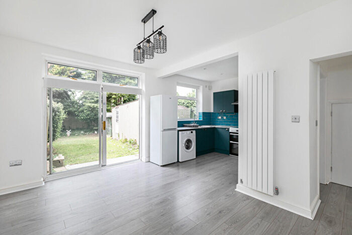 3 Bedroom Semi-Detached House For Sale In Park Crescent, Enfield, EN2