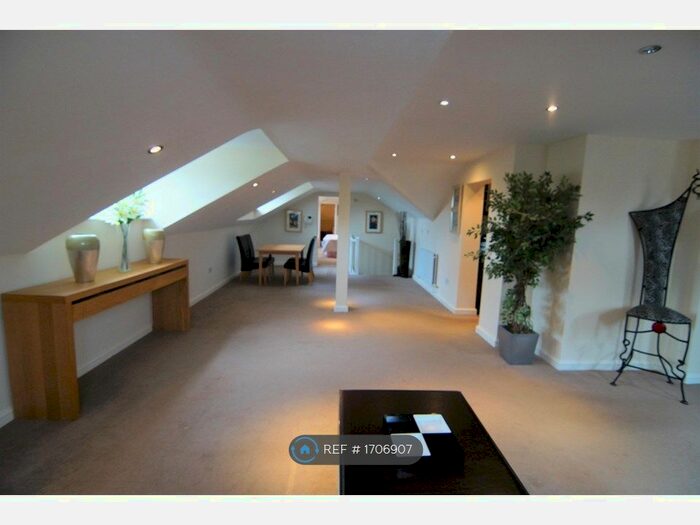 2 Bedroom Flat To Rent In Baddow Croft, Woolton, Liverpool, L25