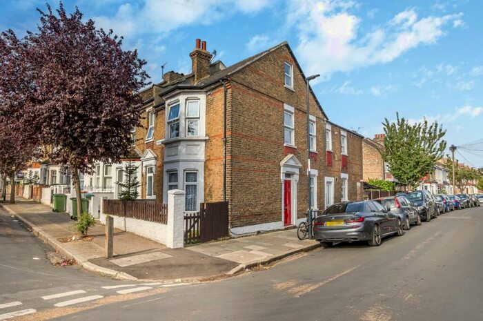 2 Bedroom Maisonette To Rent In Kashgar Road London, SE18