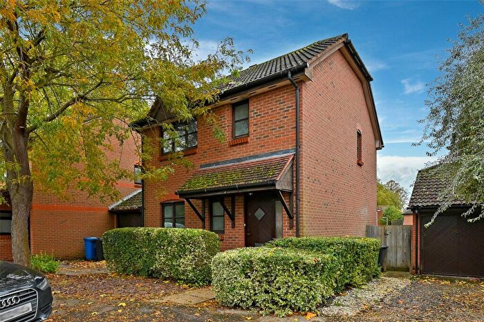 3 Bedroom Link Detached House To Rent In Stonefield Park, Maidenhead, Berkshire, SL6