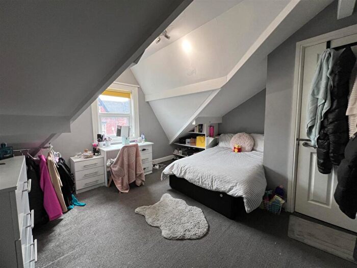 6 Bedroom Terraced House To Rent In Richmond Mount, Hyde Park, Leeds, LS6