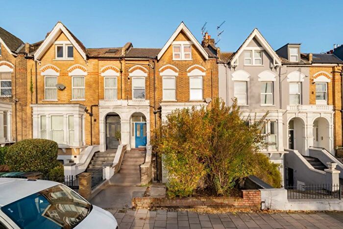 2 Bedroom Flat For Sale In Endymion Road, London, N4