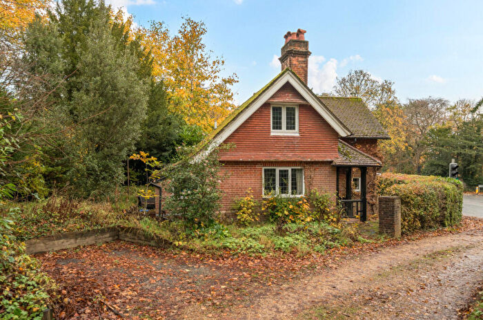 2 Bedroom Detached House For Sale In Romsey Road, Winchester, Hampshire, SO22