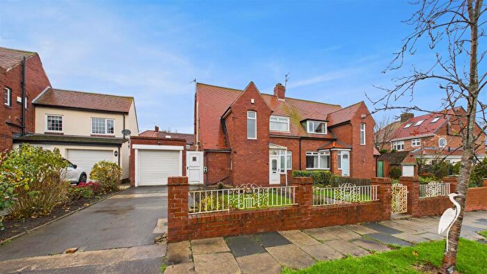 3 Bedroom Semi-Detached House For Sale In Wallingford Avenue, Grangetown, Sunderland, SR2