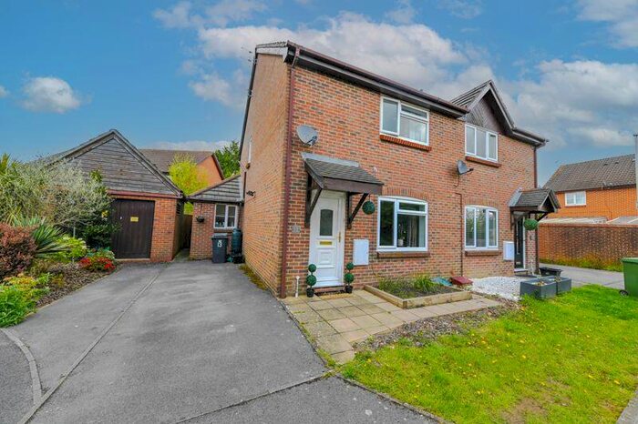 3 Bedroom Semi-Detached House To Rent In Furdies, Denmead, PO7