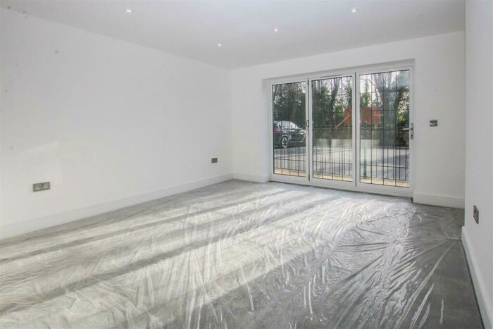 2 Bedroom Apartment For Sale In Shenfield Road, Shenfield, Brentwood, CM15
