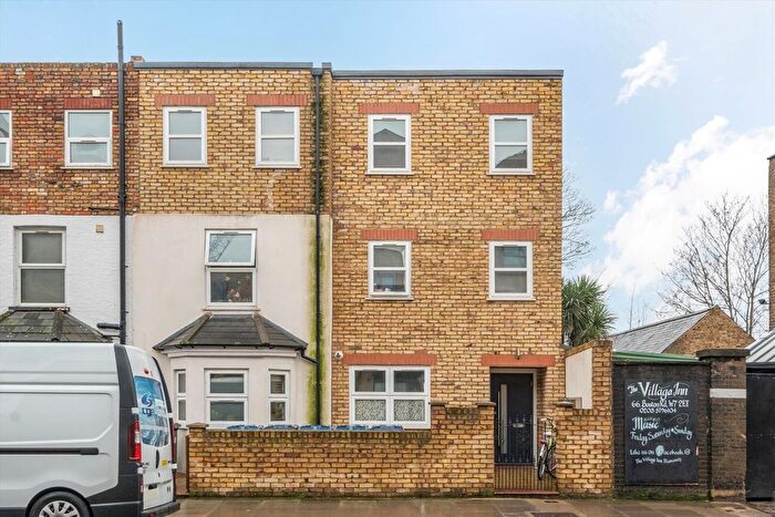 2 Bedroom Flat To Rent In Boston Road, Hanwell, W7