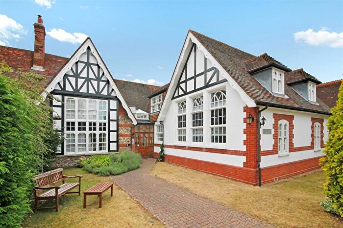 1 Bedroom Apartment To Rent In Townshott Close, Great Bookham, KT23