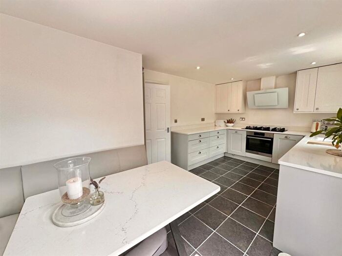4 Bedroom Property For Sale In Hawks Drive, Tiverton, EX16