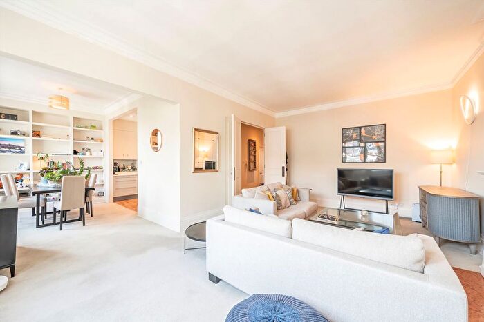 2 Bedroom Flat For Sale In Upper Phillimore Gardens, Kensington, W8