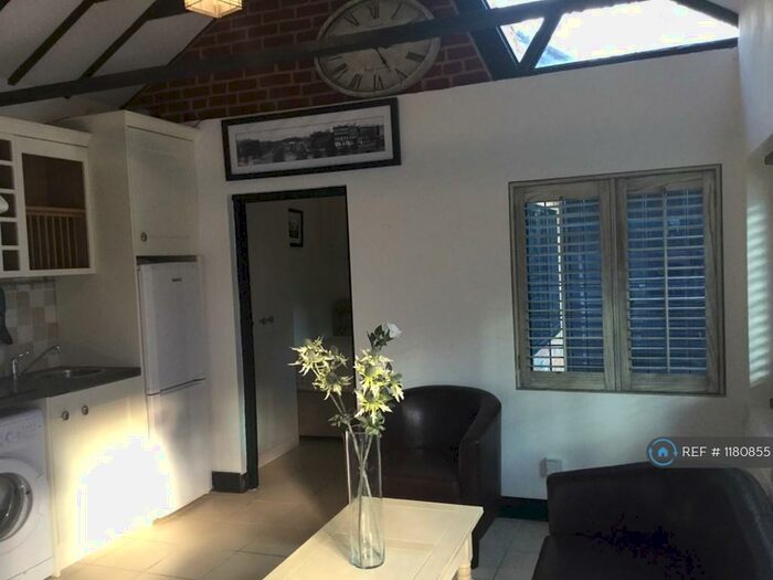 1 Bedroom Bungalow To Rent In The Garth, Lingfield, RH7