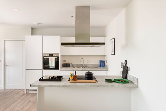 2 Bedroom Flat For Sale In Bell Road, Hounslow, TW3