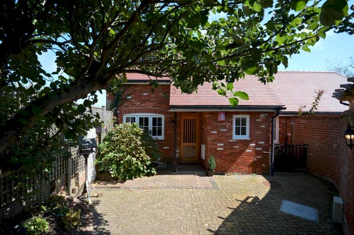 2 Bedroom Cottage To Rent In Gosport Street, Lymington, Hampshire, SO41
