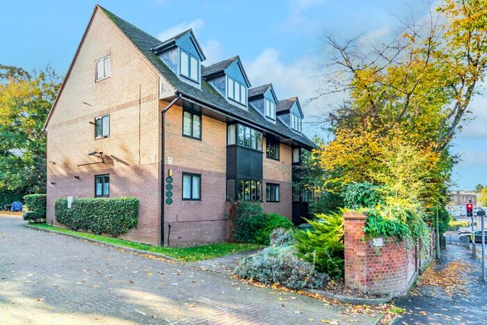 2 Bedroom Flat To Rent In Hagden Lane, Watford, WD18