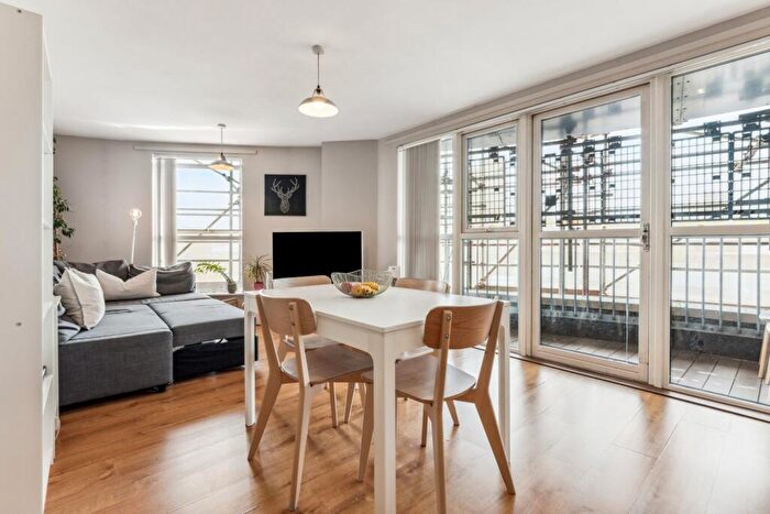 2 Bedroom Flat To Rent In Queensland Road, Holloway, N7