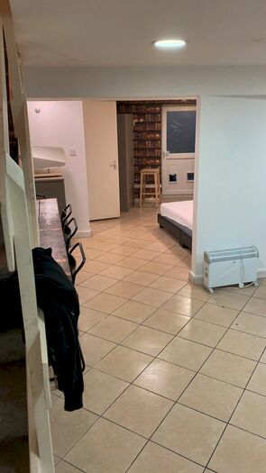 Studio To Rent In West Green Road, London, N15