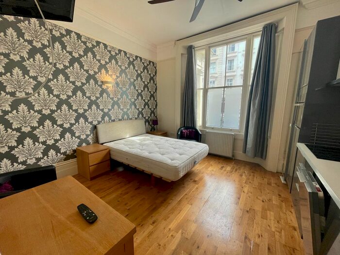 Studio To Rent In Belgrave Road, Pimlico, London, SW1V