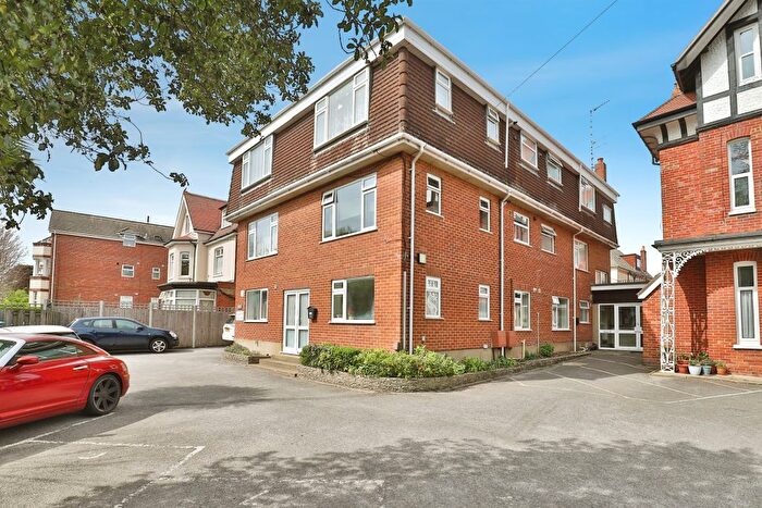 2 Bedroom Flat For Sale In Florence Road, Bournemouth, BH5