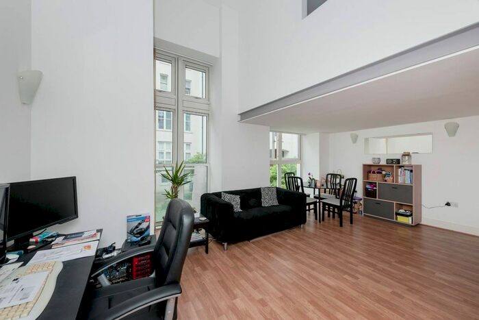 2 Bedroom Flat To Rent In Cadogan Road, Woolwich, London, SE18