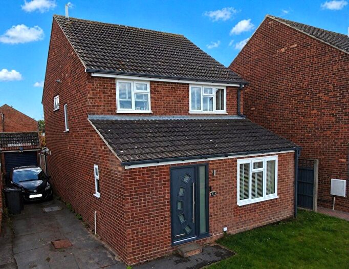 4 Bedroom Detached House For Sale In Bidwell Hill, Houghton Regis, Dunstable, Bedfordshire, LU5