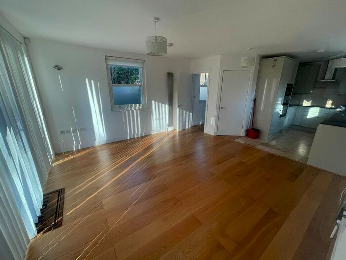 4 Bedroom Semi-Detached House To Rent In Niton Street, London, SW6