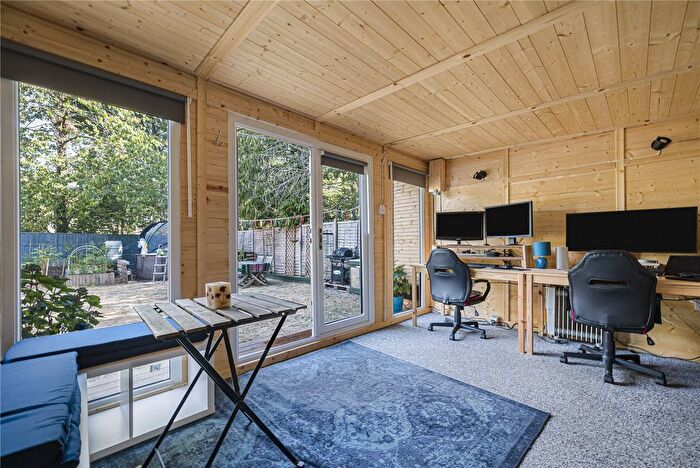 2 Bedroom Maisonette For Sale In Chinbrook Road, Grove Park, Lewisham, London, SE12