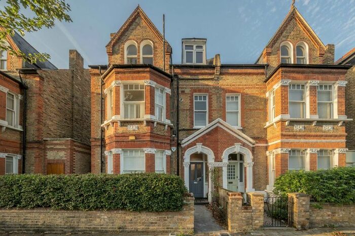 2 Bedroom Flat To Rent In Lessar Avenue, London, SW4