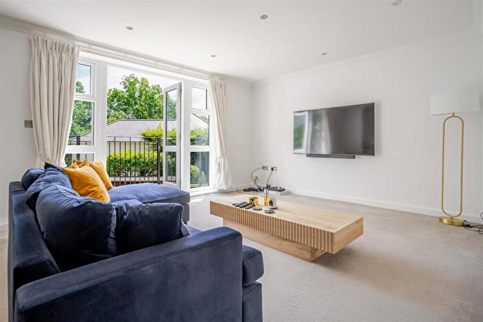 2 Bedroom Apartment To Rent In Chasemount, Windlesham, GU20
