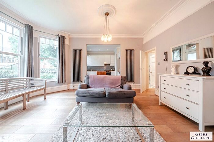 2 Bedroom Flat For Sale In Queens Walk, Ealing, W5