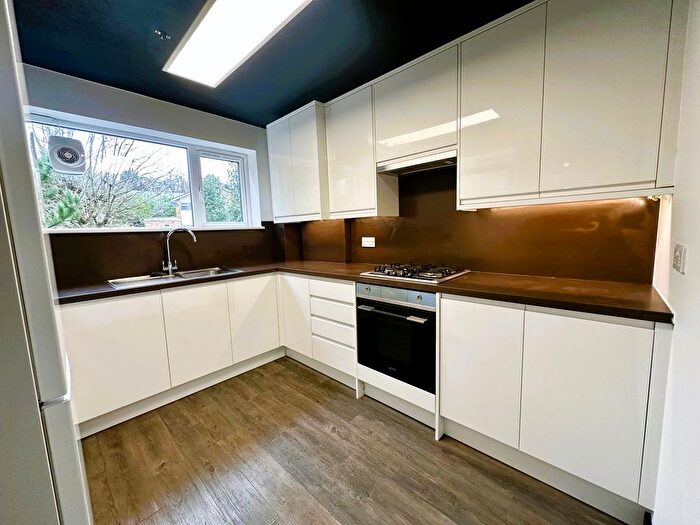 2 Bedroom Flat To Rent In Auckland Road, Crystal Palace, London, SE19