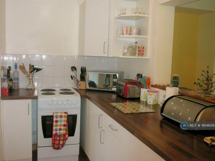 2 Bedroom Terraced House To Rent In Vron Square, Bangor, LL57