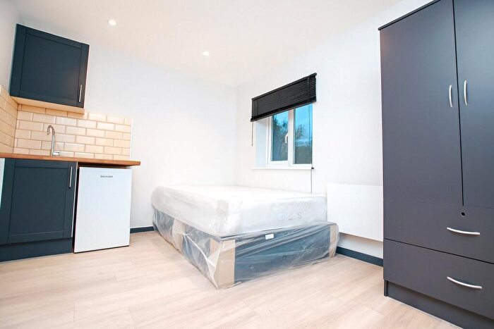 1 Bedroom House Of Multiple Occupation To Rent In Raymond Crescent, Guildford, Surrey, GU2