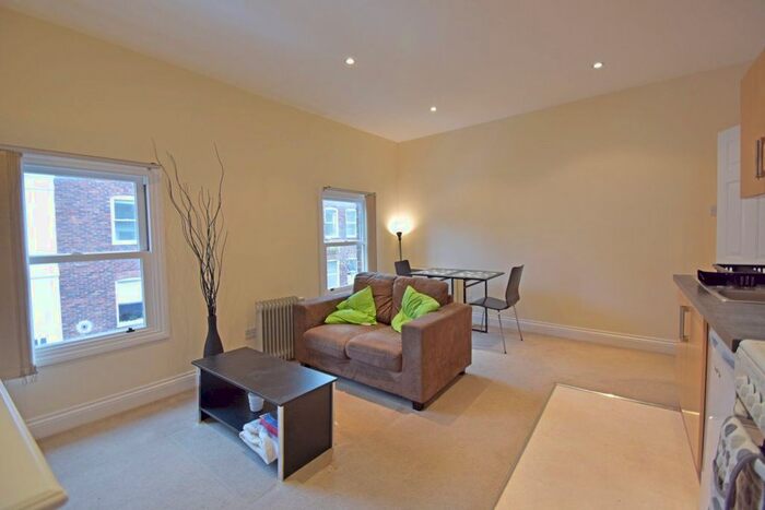 1 Bedroom Flat To Rent In Queen Street, Maidenhead SL6