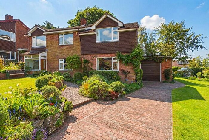 4 Bedroom Link Detached House For Sale In George Hill, Crediton, EX17