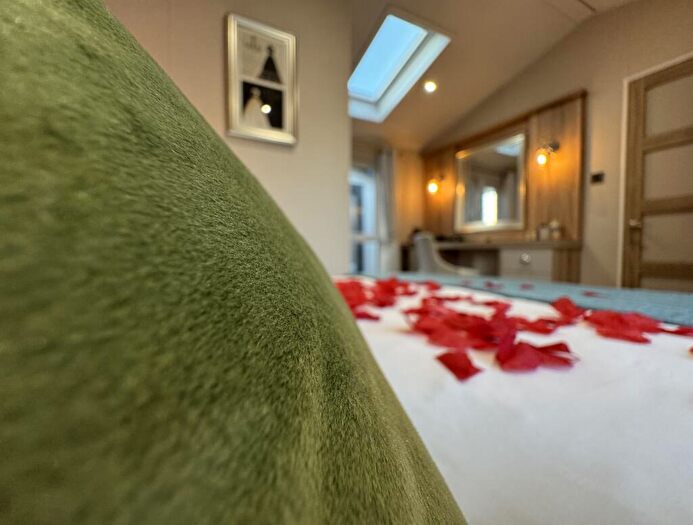 2 Bedroom Caravan For Sale In Two Bedroom Willerby Vogue, Pevensey Bay Holiday Park, Pevensey Bay, Eastbourne, East Sussex, BN24