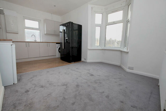 2 Bedroom Flat To Rent In Pearcroft Road, Leytonstone, E11